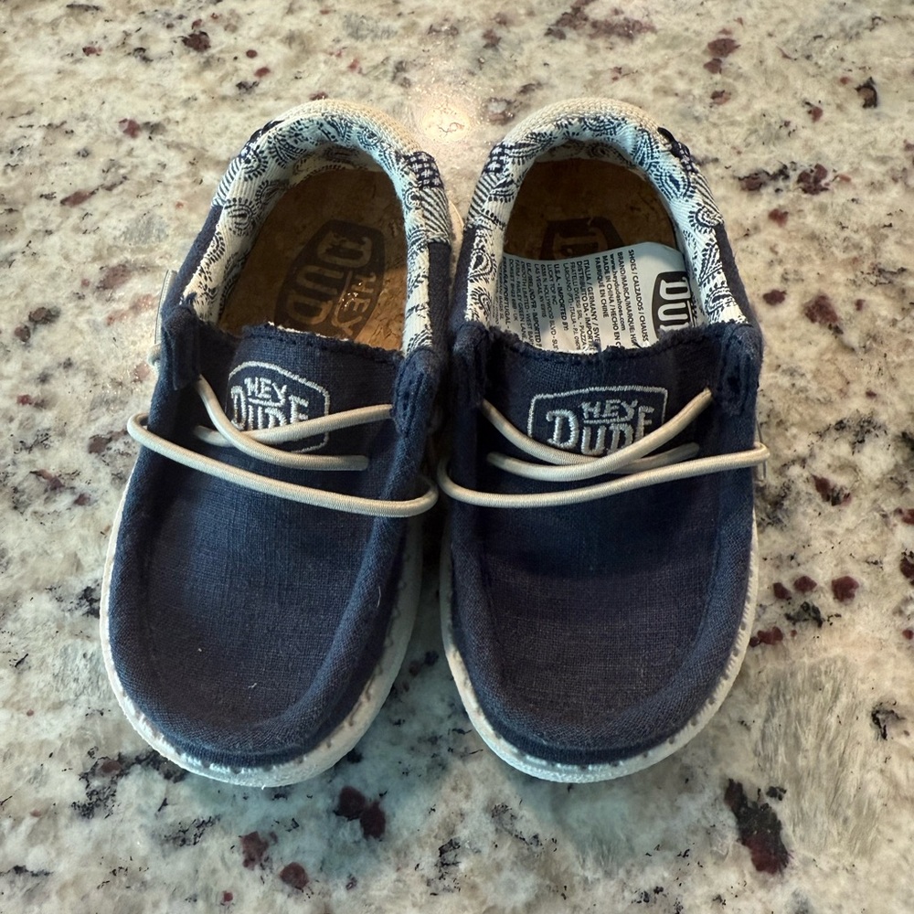 Toddler boy Hey Dudes